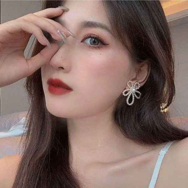 Flower Pearl Stud Earrings | 14k Gold Floral Studs | White Pearl Jewelry