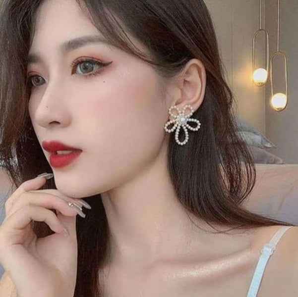 Flower Pearl Stud Earrings | 14k Gold Floral Studs | White Pearl Jewelry