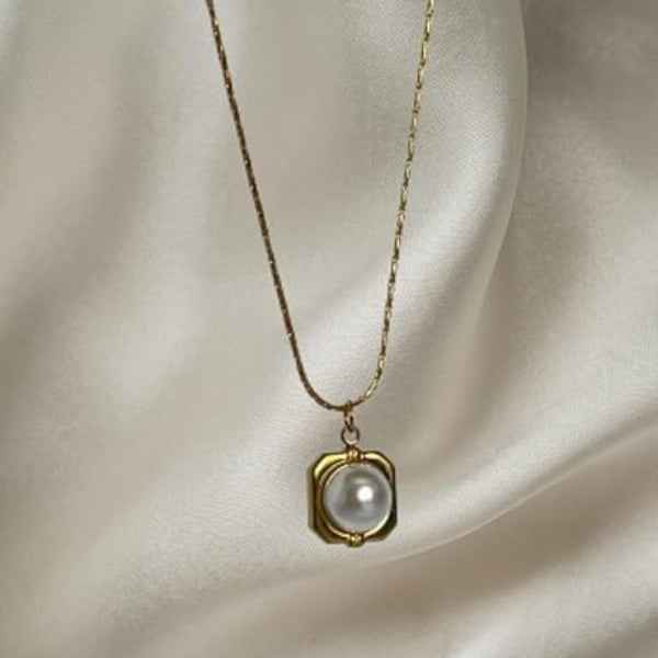 Chic Geometric Pearl Pendant Necklace | Modern Gold Plated Jewelry