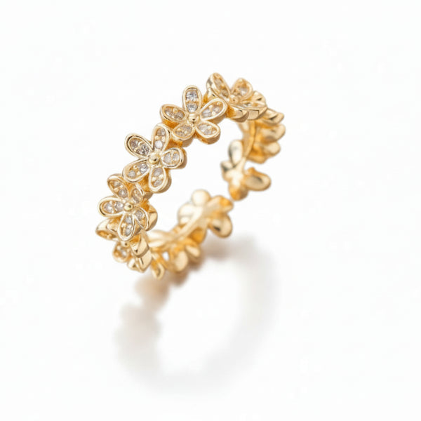 Stunning Gold Daisy Ring - A Floral Statement Sparkling Flower Band
