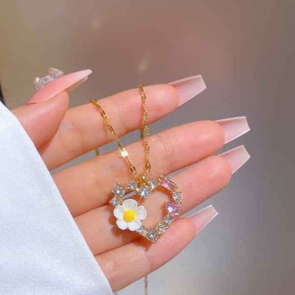 14K Gold Daisy Heart Necklace – Dainty Floral Crystal Charm Pendant