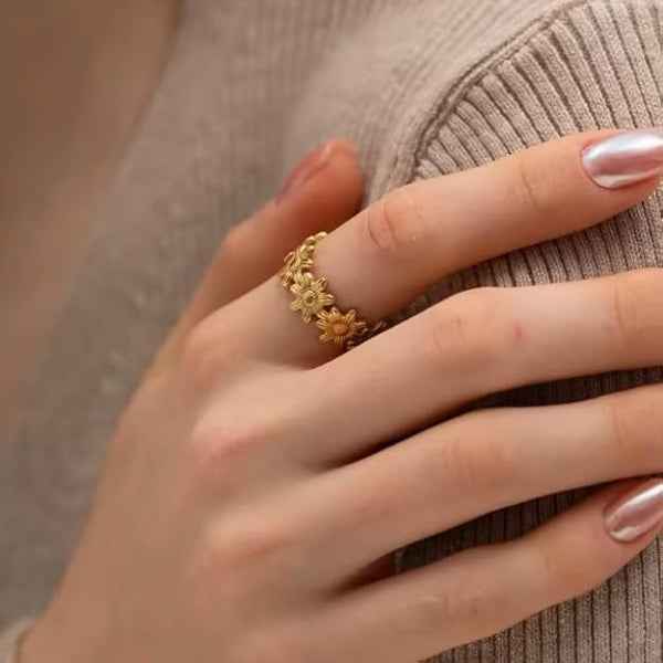 Radiant Gold Daisy Ring - Bold Floral Band Statement Finger Ring