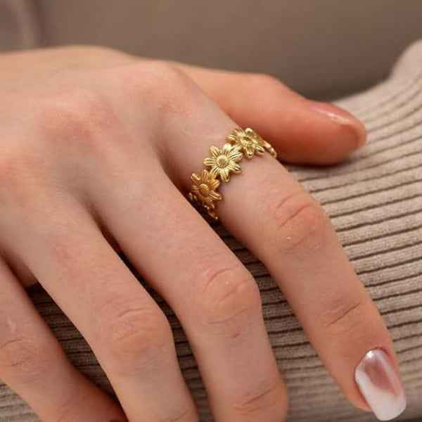 Radiant Gold Daisy Ring - Bold Floral Band Statement Finger Ring