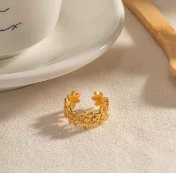 Radiant Gold Daisy Ring - Bold Floral Band Statement Finger Ring