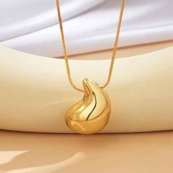 Chic Gold Teardrop Pendant Necklace | Timeless Liquid Metal Look