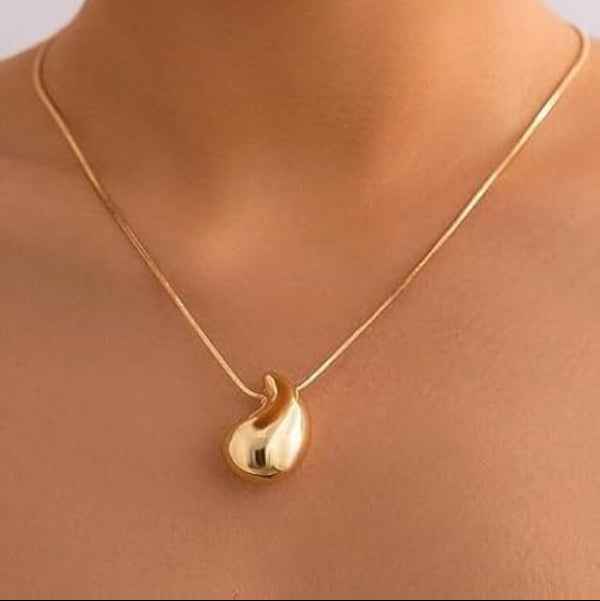 Chic Gold Teardrop Pendant Necklace | Timeless Liquid Metal Look