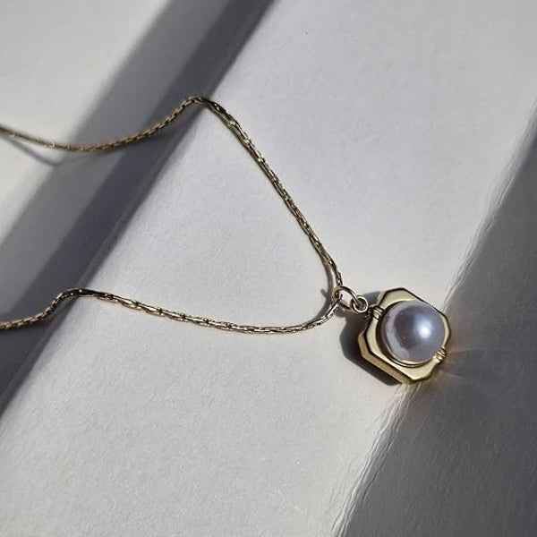 Minimalist Gold Pearl Lariat | Luminous Fluid Y-Necklace Jewelry