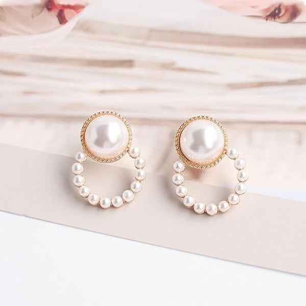 Elegant Pearl Stud Earrings with Gold Circle Dangle Design