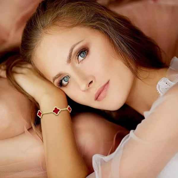 Chic Red Clover Gold Charm Bracelet | Radiant Four-Leaf Luck Jewelry