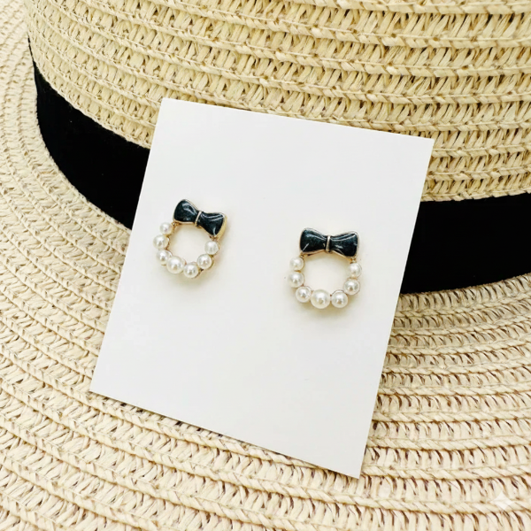Rose Gold Bow Pearl Earrings: Charming Wreath Studs for Her