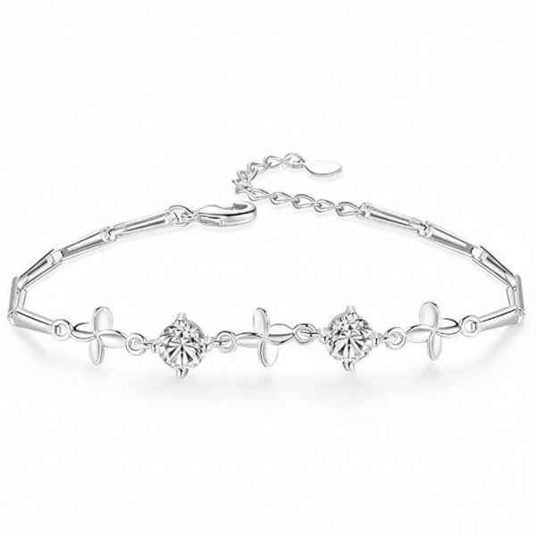 Stunning Silver Bracelet with Clover Link & Chic Cubic Zirconia