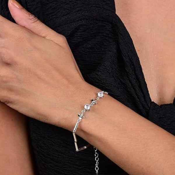 Stunning Silver Bracelet with Clover Link & Chic Cubic Zirconia