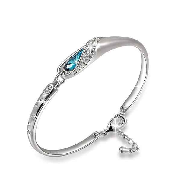 Refined Silver Heart Chain Bracelet | Modern Asymmetrical Jewelry