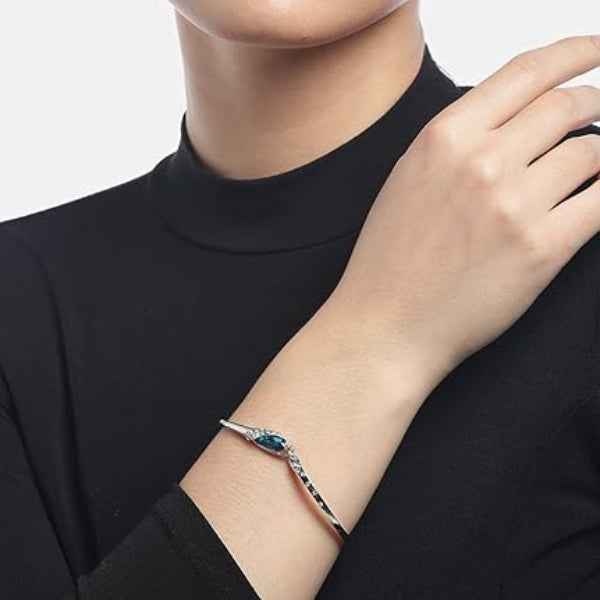 Refined Silver Heart Chain Bracelet | Modern Asymmetrical Jewelry