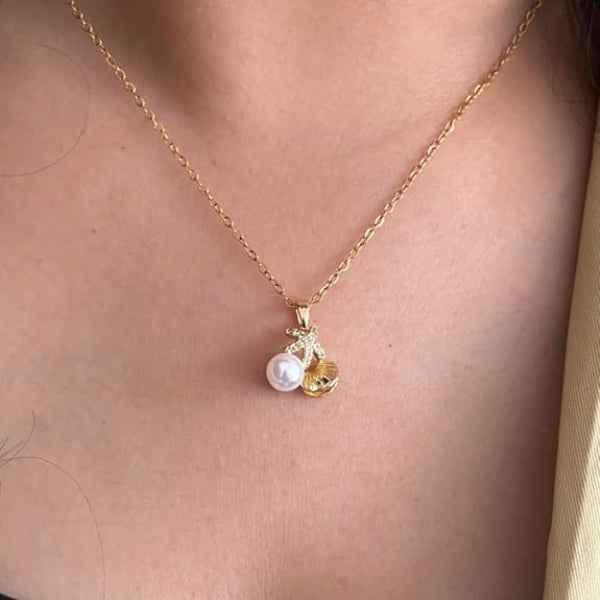Starfish Pearl Necklace in Gold - Dainty Seashell Pendant Jewelry