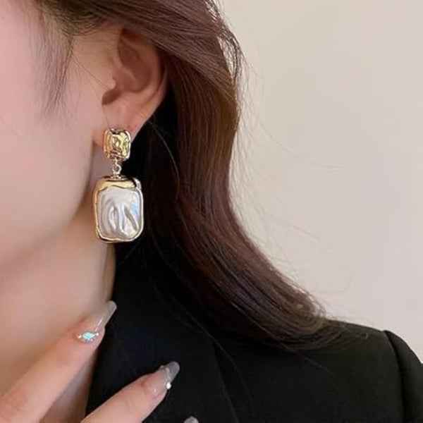Chic Gold Statement Drop Earrings with Chunky Faux Pearl