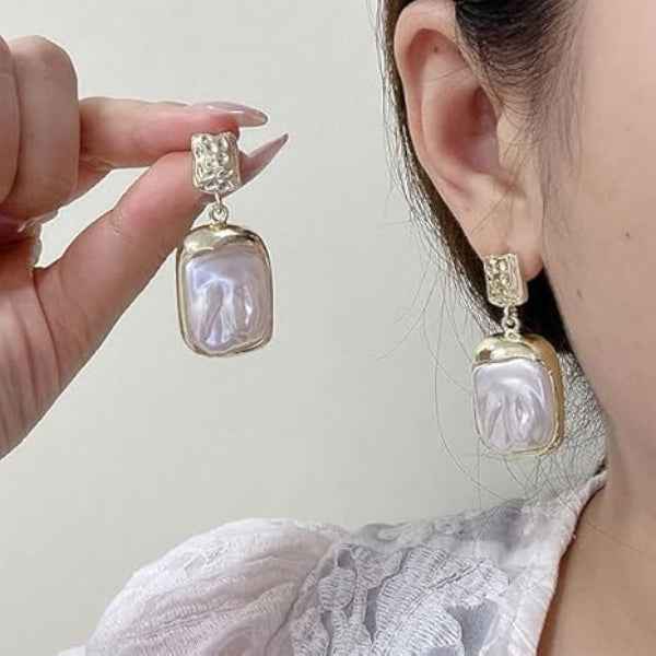 Chic Gold Statement Drop Earrings with Chunky Faux Pearl