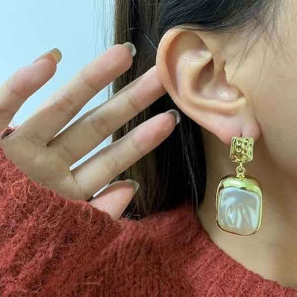 Chic Gold Statement Drop Earrings with Chunky Faux Pearl