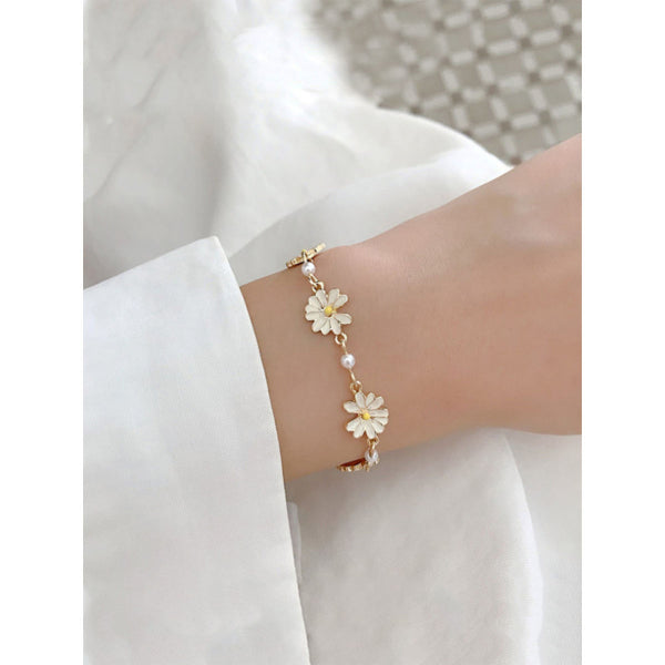 Exquisite White Daisy Pearl Bracelet | Chic Floral Gold Jewelry
