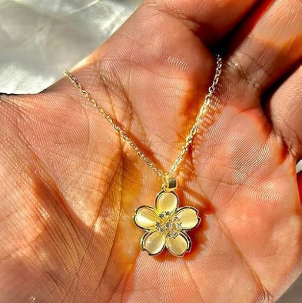 Dainty Yellow Flower Pendant Gold Necklace | Chic & Sparkling - LA Miraya