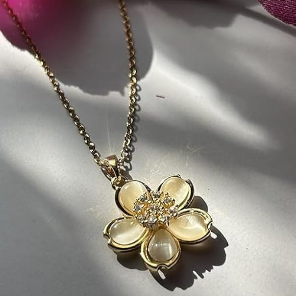 Dainty Yellow Flower Pendant Gold Necklace | Chic & Sparkling - LA Miraya
